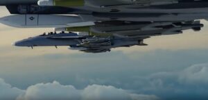 Пролетів 370 км: Boeing випробувала JDAM LR для ВМФ США