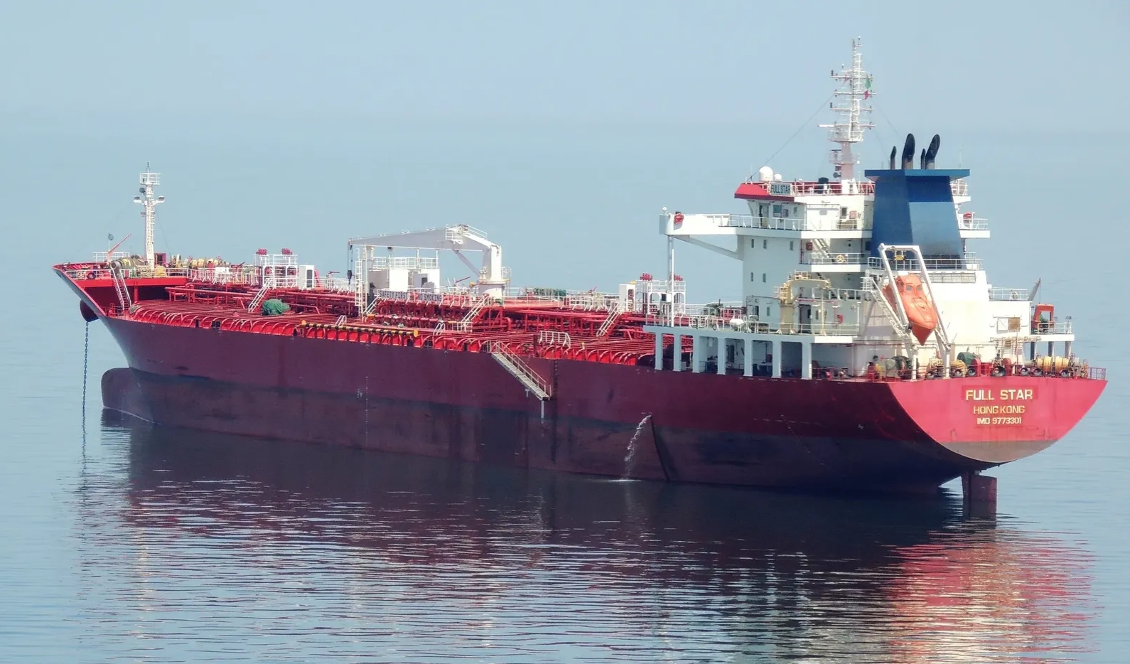 Блокада США не зупинила танкери в Ормузькій протоці