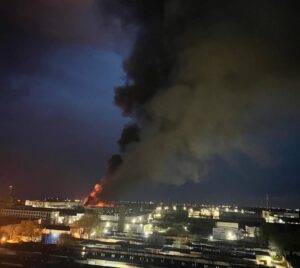 У Таганрозі після ракетної атаки палає завод із виробництва дронів «Атлант Аэро»