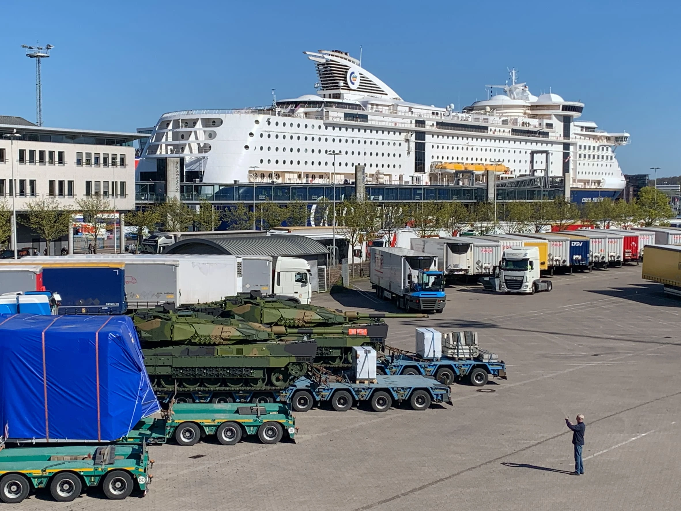 Перші Leopard 2A8 для Норвегії відправили морем із німецького Кіля