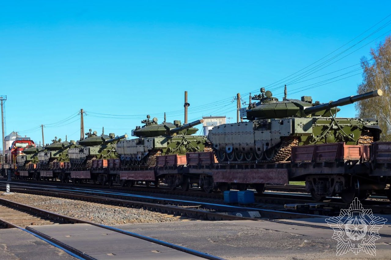 Армія Білорусі отримала першу серійну партію танків Т-72БМ2