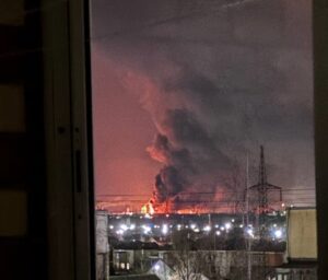 Дрони уразили один із найбільших НПЗ РФ у Ярославлі
