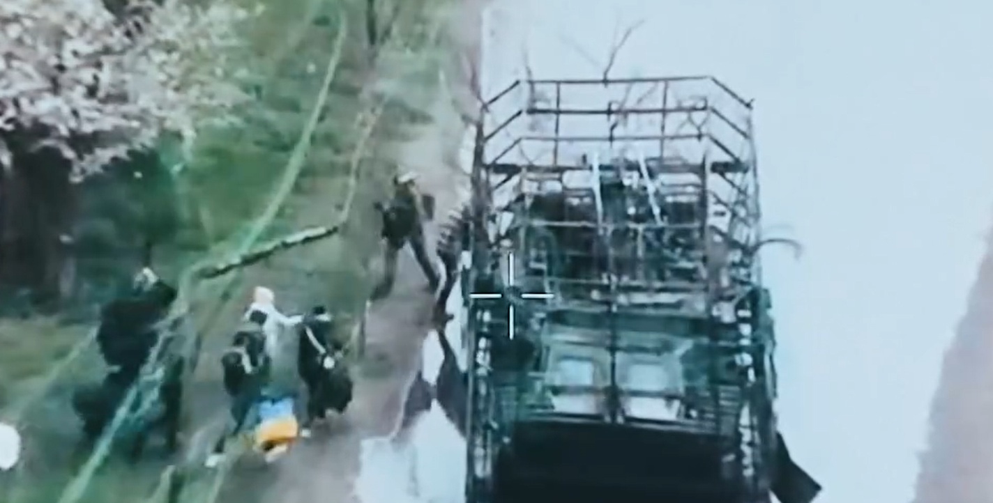 БТРом, човнами і пішки: 63-тя ОМБр вивела десятьох цивільних з Лиману