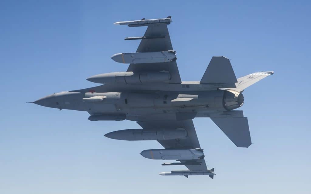 F-16C from the 40th Test Squadron during JASSM-ER testing. Photo credits: US Air Force