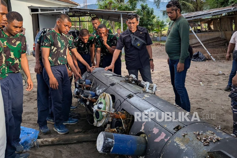 Indonesian Fisherman Catches Chinese Underwater Drone in Key Shipping Strait