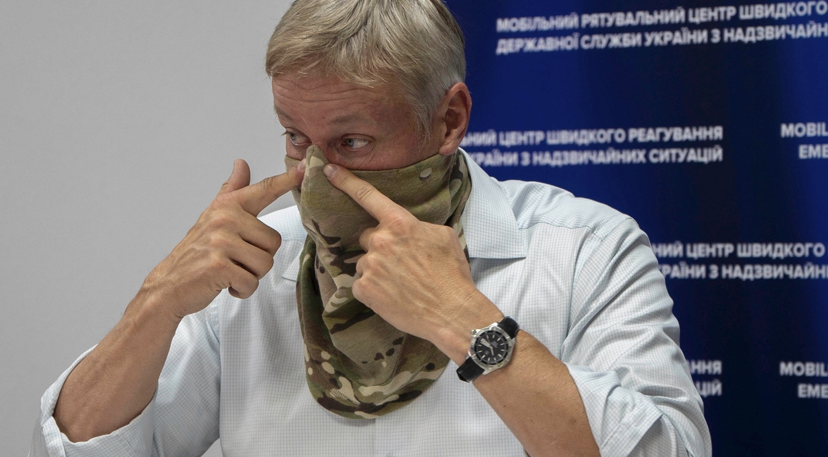 Скандал у Норвегії: 100 млн крон на респіраторні маски для України перевіряють у парламенті