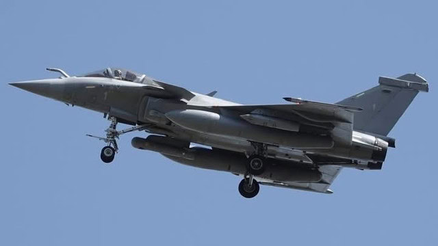 Dassault Rafale fighter jet with a rocket pod installed. Photo credits: Jean-Loup Cardey