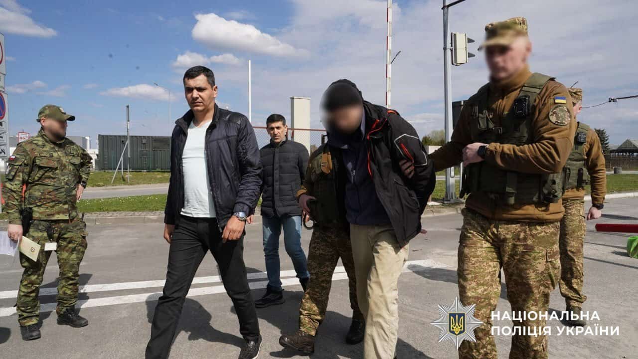 Україна депортувала до Азербайджану російського найманця — його чекають 15 років в’язниці