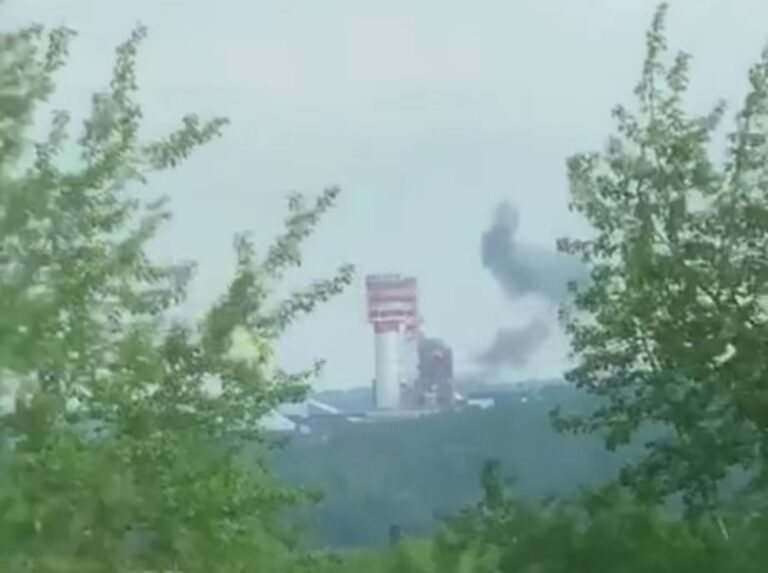 Smoke rising above the Metafrax chemical plant in Gubakha. May 23, 2026. Source: Exilenova+.