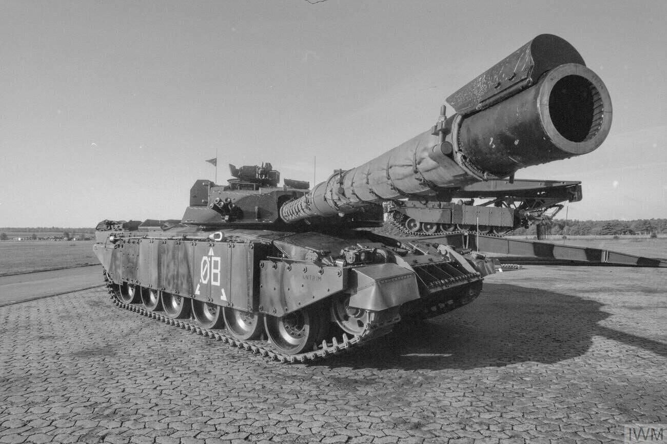 A Challenger 1 tank from the British Army of the Rhine (BAOR) in the town of Verden, Germany, 1991. Photo credits: British Army official photographers