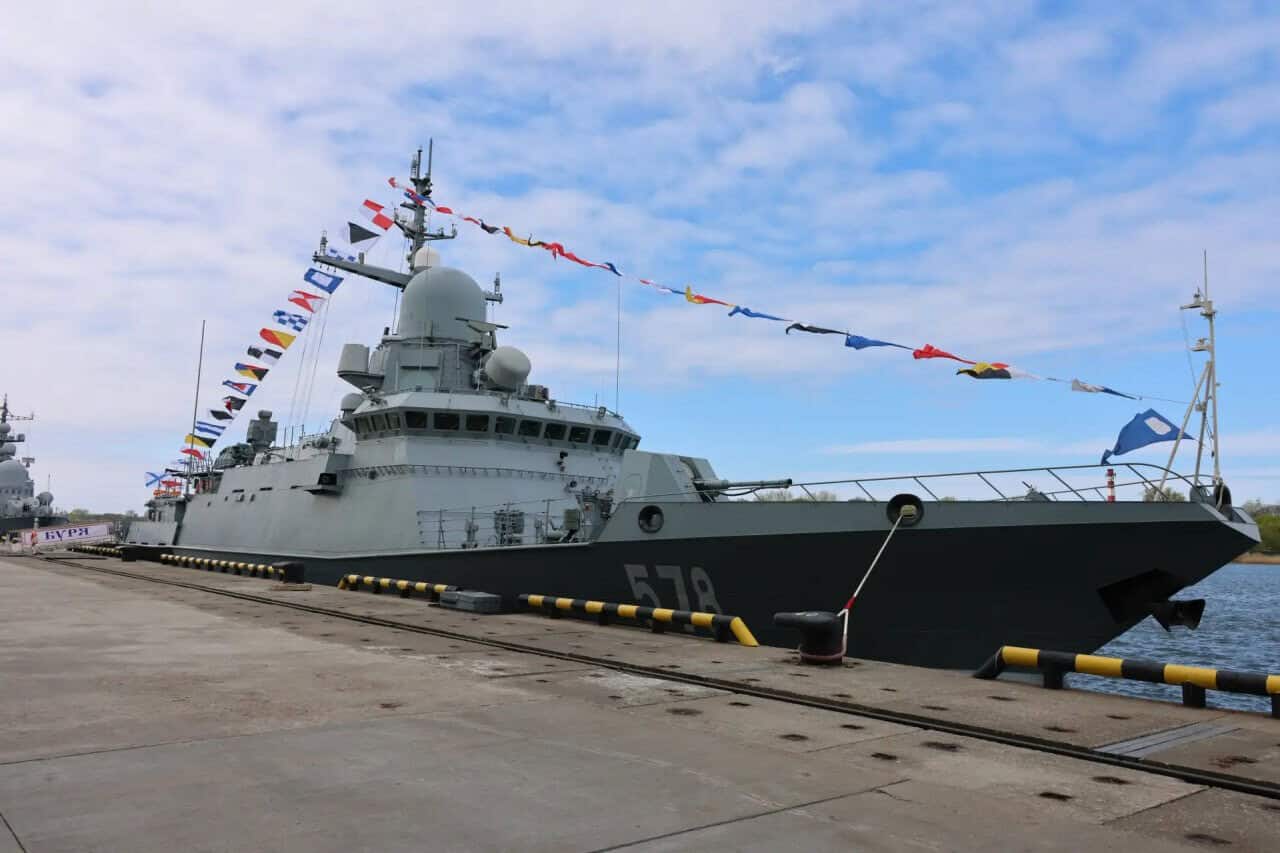 Балтійський флот РФ поповнився малим ракетним кораблем «Буря» проєкту 22800