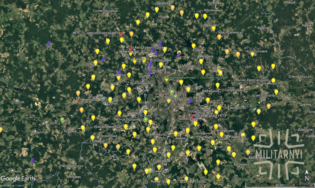 Map of Russian air defense positions around Moscow and struck targets. Yellow marks known air defense positions, red marks confirmed strikes, blue marks UAV detection points. Infographics by Militarnyi, air defense map: Mark Krutov