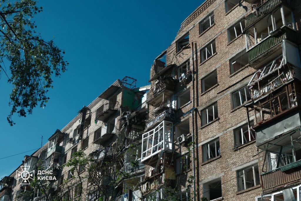 Наслідки російської атаки на Київ 24 травня 2026 року. Фото: ДСНС.