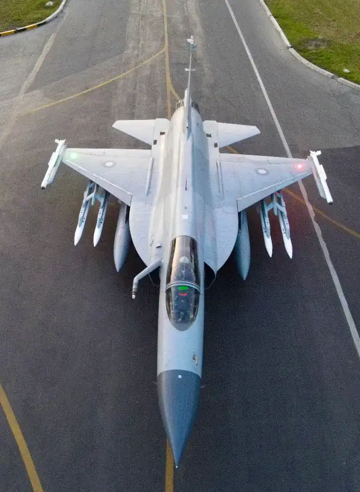 Pakistan’s JF-17 Block III Thunder equipped with Chinese long-range PL-15 missiles. Photo credits: The STRATCOM Bureau