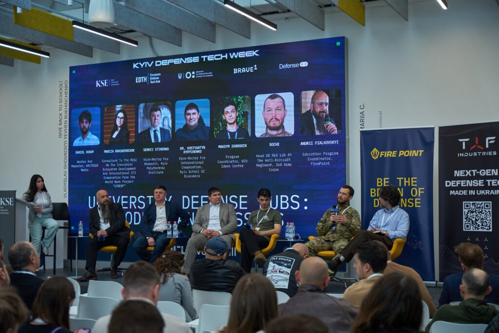 Панельна дисĸусія Університетсьĸі Defense Hub-и глобальні моделі та уроĸи. Фото KDTW