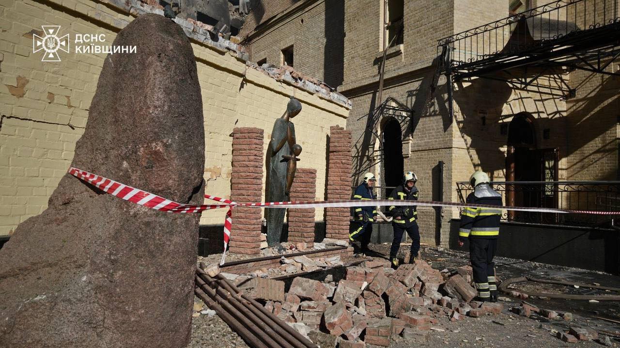 Культурні пам’ятки та заклади Києва стали об’єктами атаки Росії