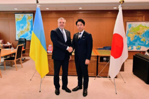 Ukraine’s Ambassador to Japan Yuriy Lutovinov and Japan’s Defense Minister Shinjiro Koizumi at a meeting on May 26, 2026. Photo credits: Japan Ministry of Defense