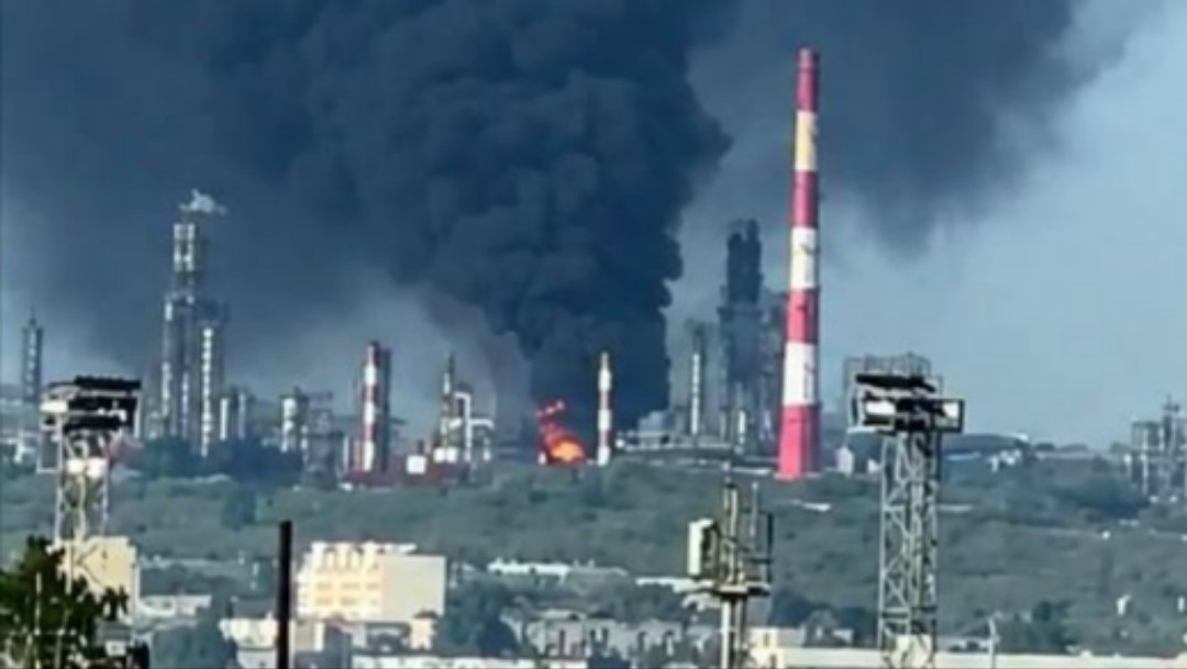 У російській Сизрані горить НПЗ після удару дронів