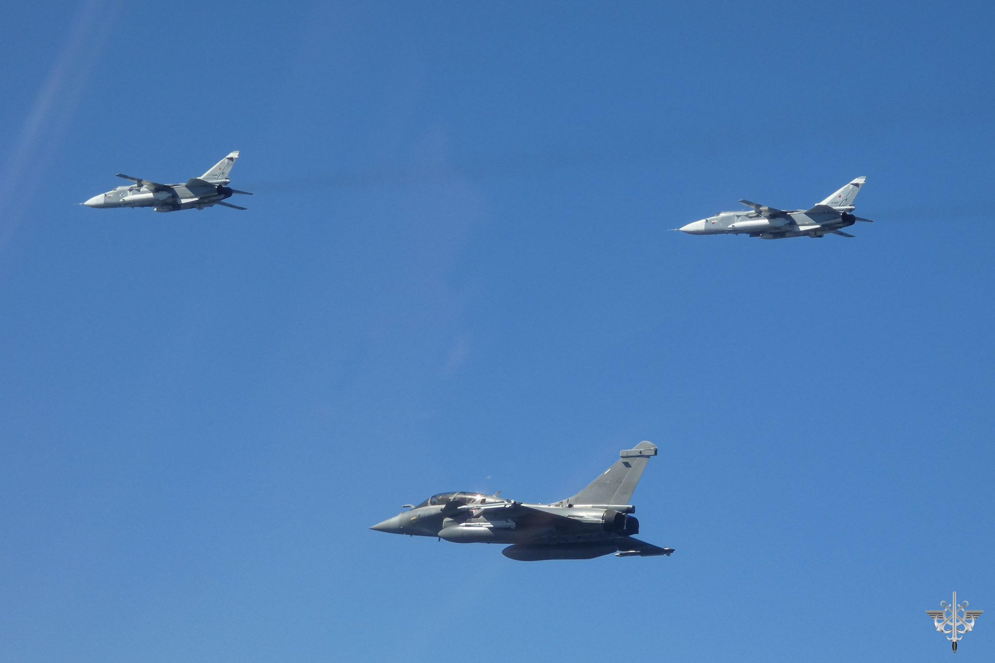 Rafale перехопили Су-24М Балтійського флоту РФ які порушили повітряний простір країн Балтії