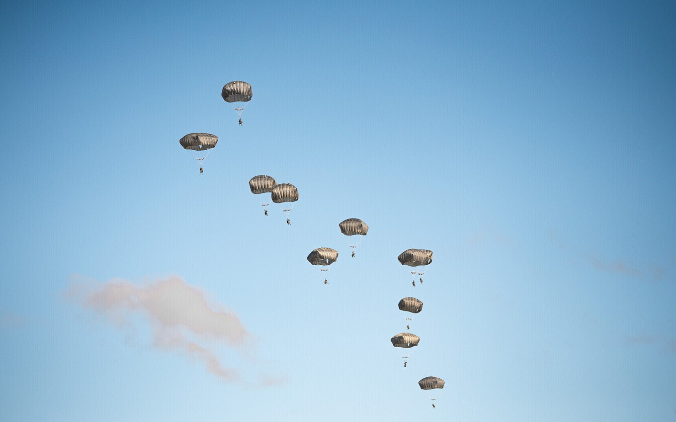 Troops being airdropped during the Spring Storm 2026 exercises in Estonia. Photo credits: Estonian Defense Forces