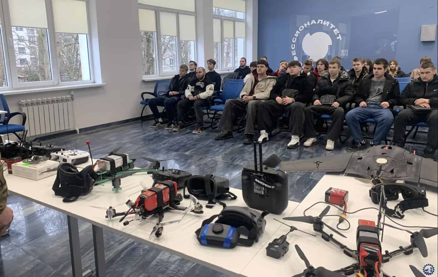 Російських студентів, які підписали контракти «на БпЛА», відправляють у штурм