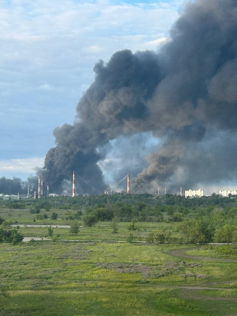 Ukrainian Drones Strike Saratov Oil Refinery, Fire Breaks Out