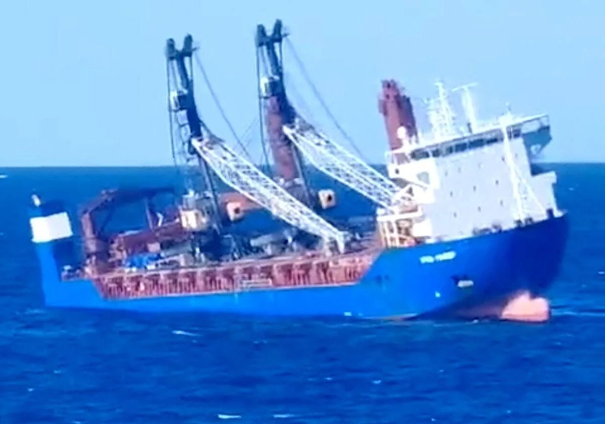 The cargo ship Ursa Major, with its engines off and listing to starboard in a photo taken by rescue services. Photo credits La Verdad