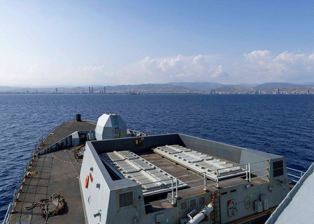 Ракетний есмінець HMS Dragon у Середземному морі. Фото: MOD UK