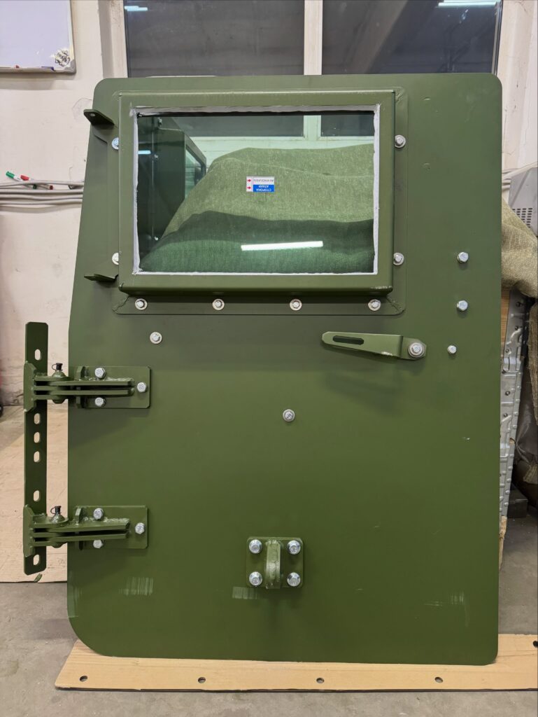 Вітчизняні бронедвері для HMMWV M1151A1, вид спереду. Фото Iron Nuts