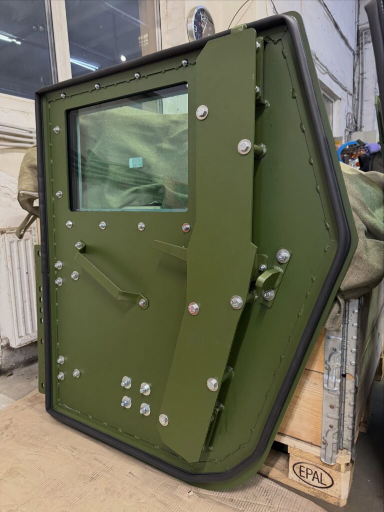 Вітчизняні бронедвері для HMMWV M1151A1, вид ззаду. Фото Iron Nuts