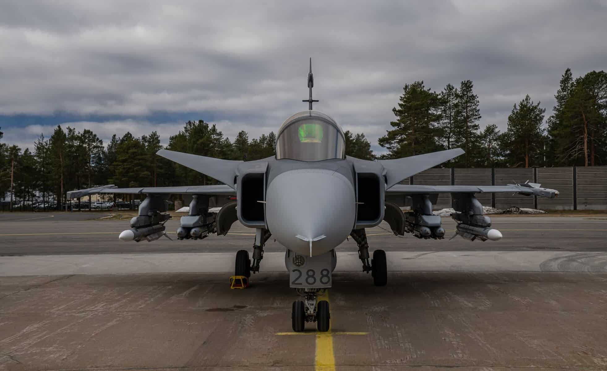 Gripen для України: льотчики ПС ЗСУ вже опановують шведські винищувачі