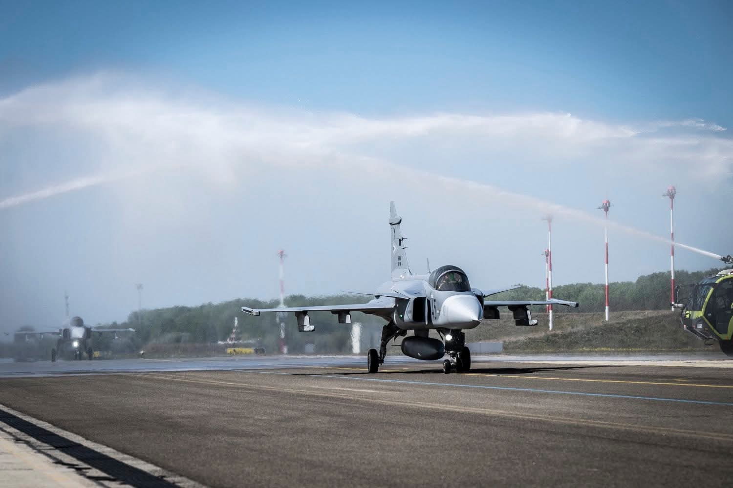 Угорщина отримала перші додаткові винищувачі Gripen
