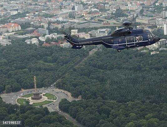 Гелікоптер федеральної поліції Німеччини під час виконання завдань авіаційної підтримки. Фото: Bundespolizei Spezialkräfte.