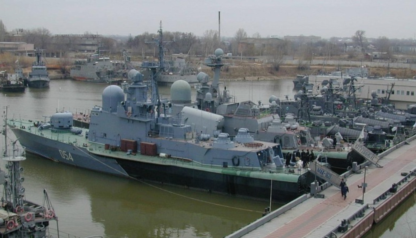 У пункті базування «Каспийск» уразили малий ракетний корабель і тральщик
