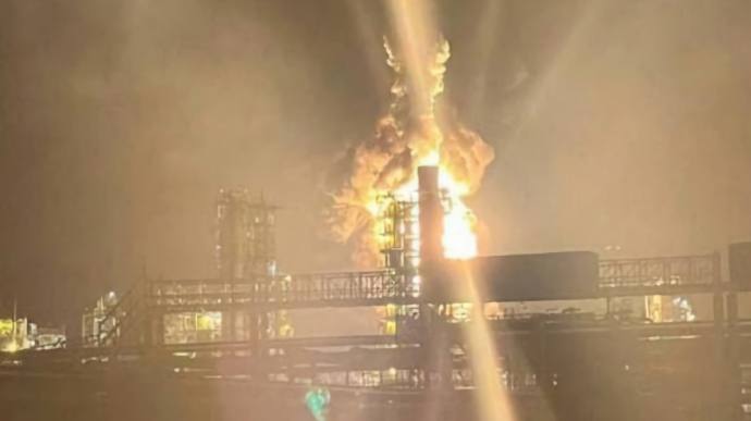 Russia’s Second-Largest Oil Refinery Halts Operations After Drone Attacks