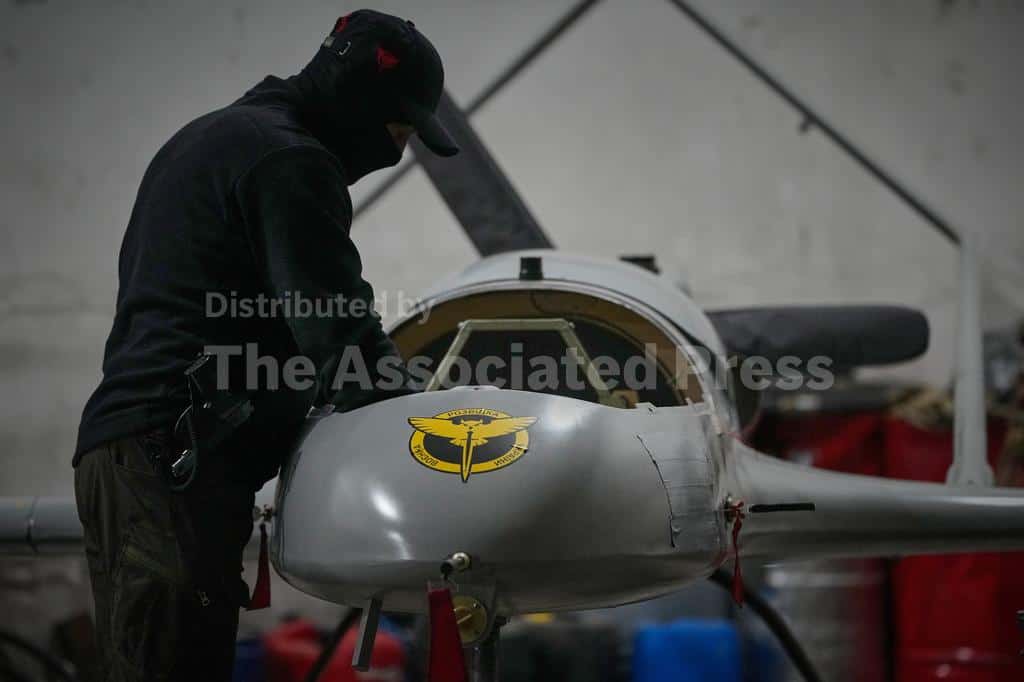 Дрон-камікадзе Ан-196 «Лютий» на озброєнні ГУР МО. Фото: AP Photo/Efrem Lukatsky
