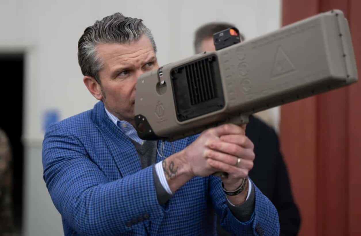 Pete Hegseth with an anti-drone rifle. Photo credits: U.S. Navy Petty Officer 1st Class Alexander C. Kubitza