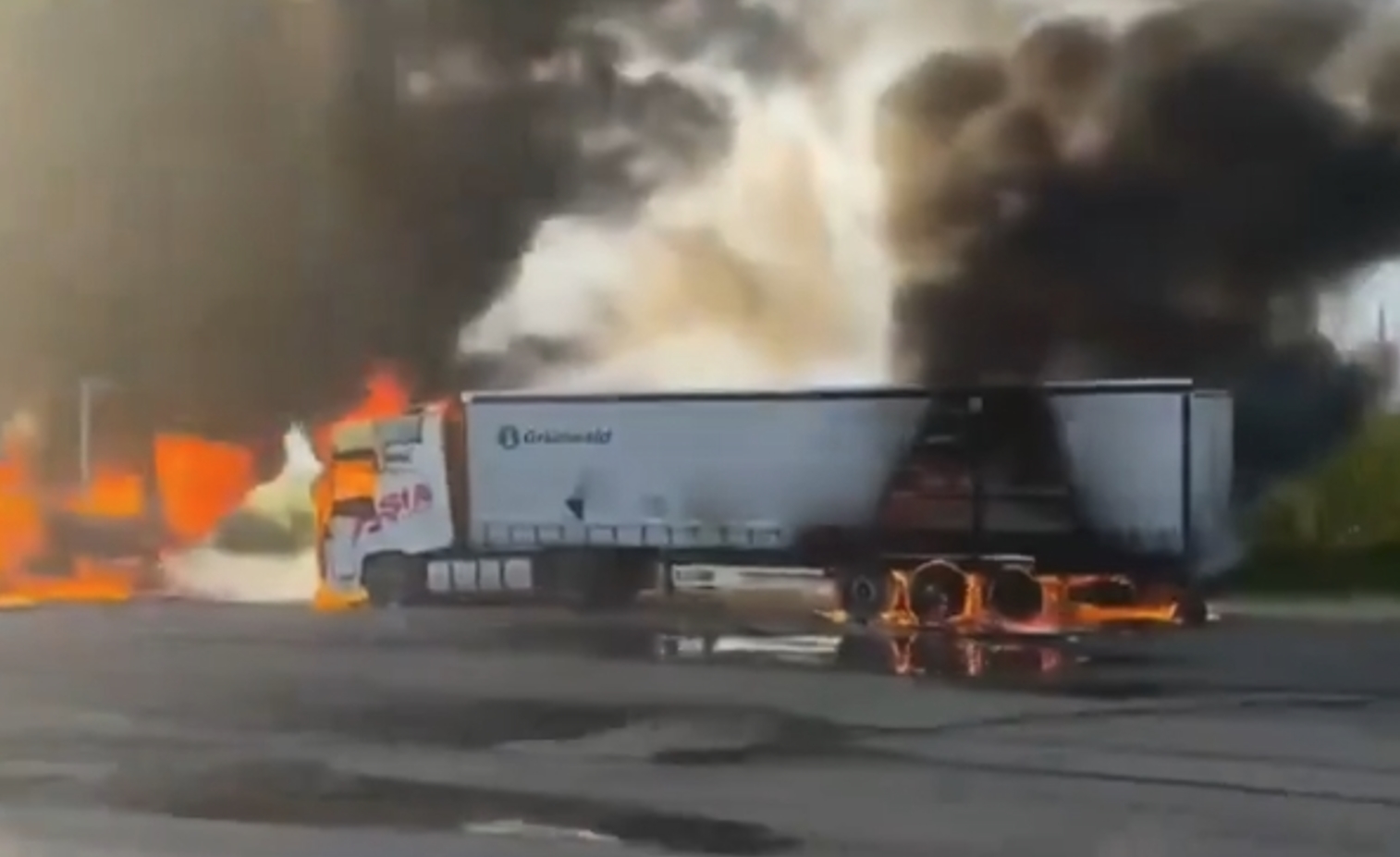 Invaders Restrict Truck Traffic Through Kherson Region Following Ukrainian Drone Attacks