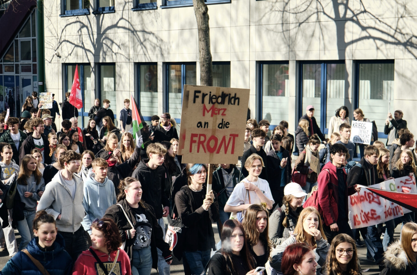 Thousands of Students in Germany Protest Against Military Buildup and Conscription