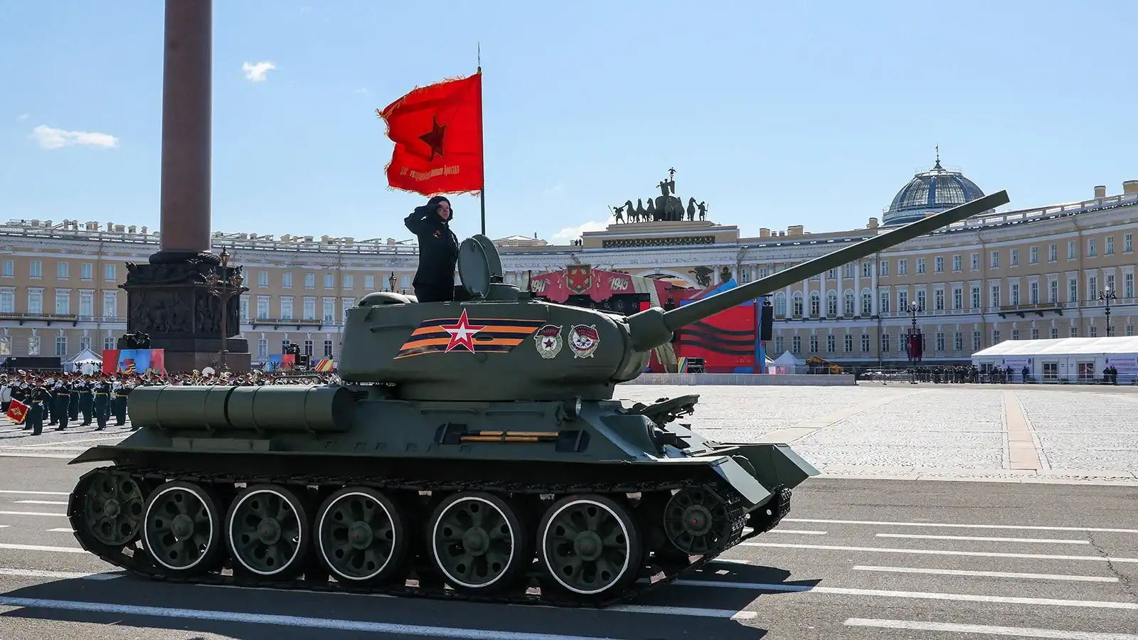 У низці регіонів РФ скасували паради до 9 травня через загрозу безпілотників