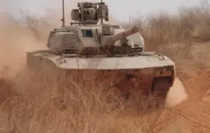 Новітній китайський танк Type 100 вперше публічно виїхав «у поле» — у чому його особливість?