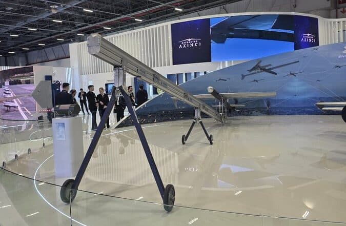 Baykar Publicly Announces Involvement with SİVRİSİNEK UAV:  Swarm-Capable Kamikaze Drone