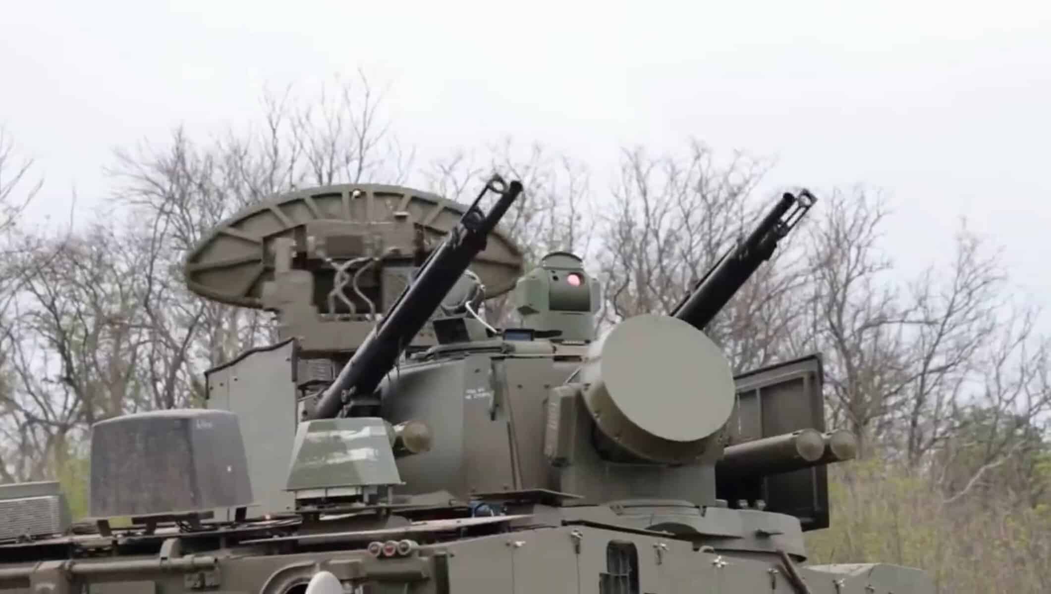 Російський зенітний ракетно-гарматний комплекс 2К22М1 «Тунгуска-М1». Червень 2026. Україна. Кадр з відео telegram каналу t.me/ramzayiegokomanda