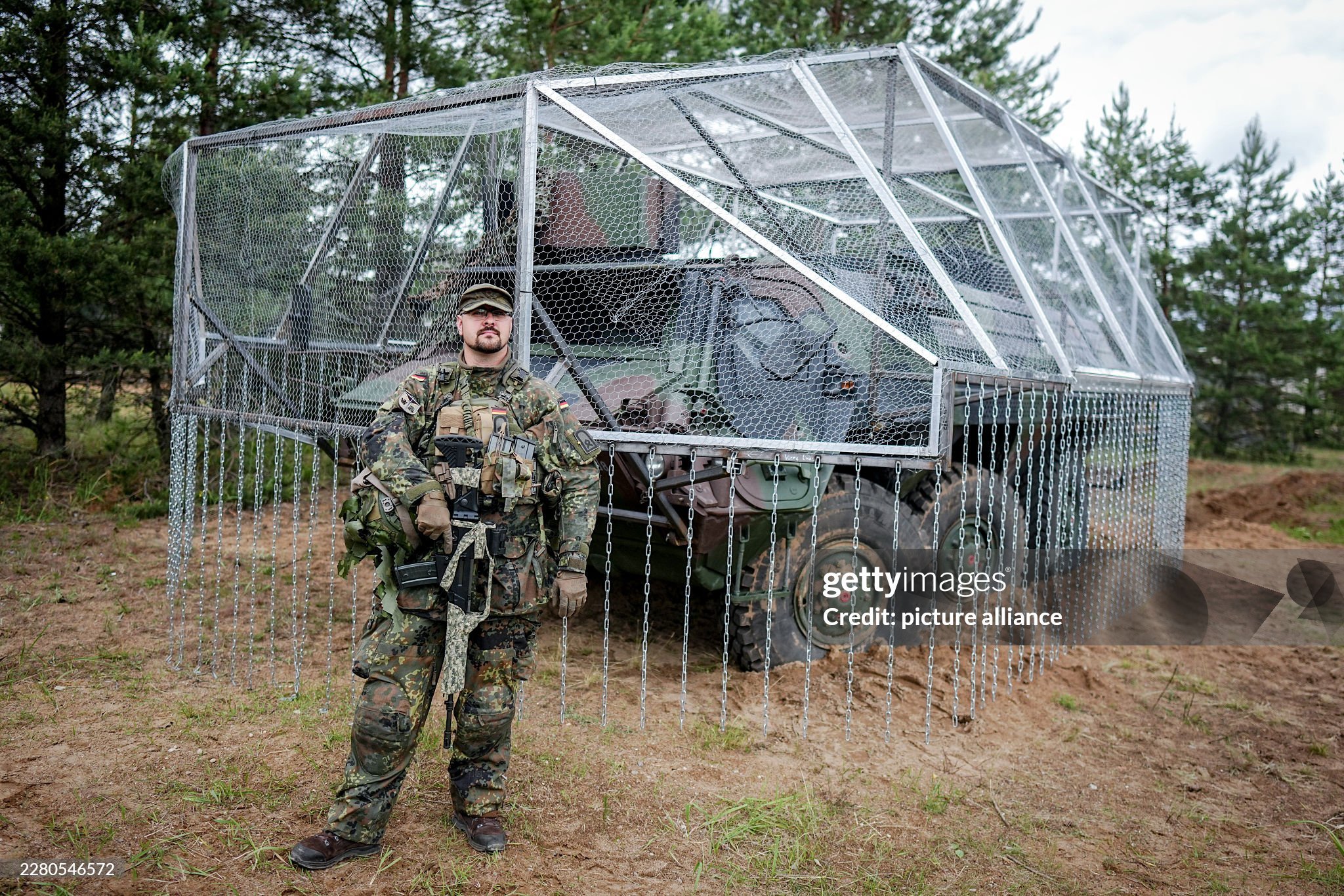 Антидроновий захист за українським досвідом: Німеччина оснастила бронетехніку сітками