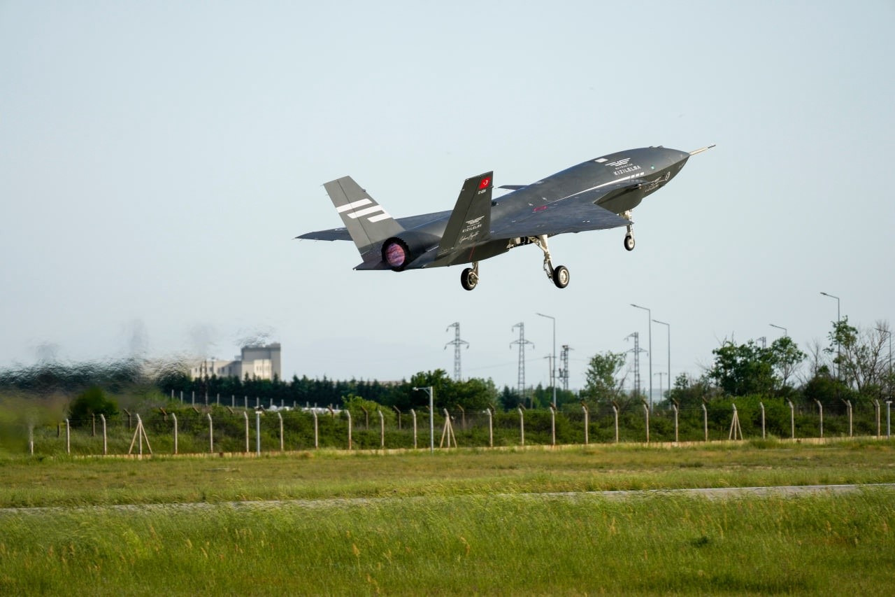 Leonardo and Baykar Test Control of KIZILELMA UCAV From M-346