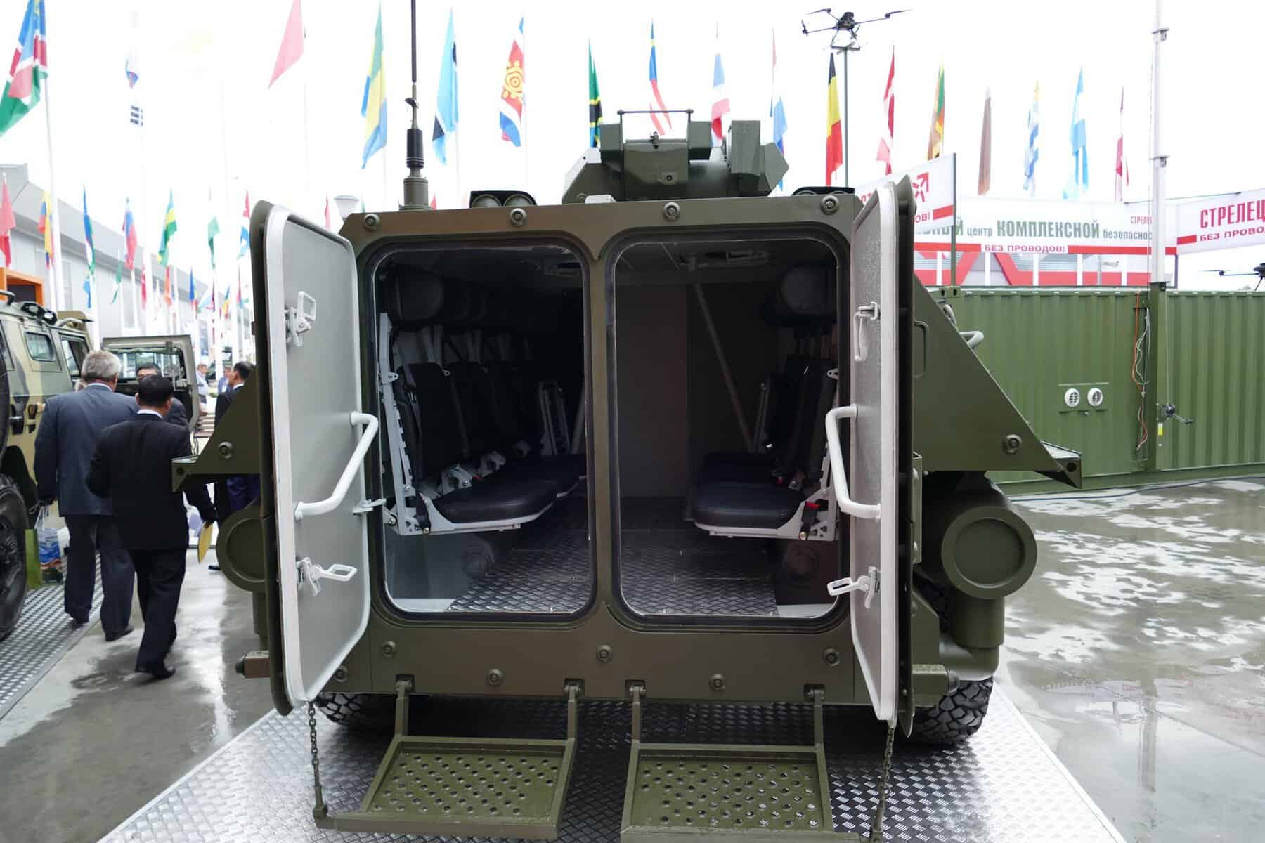 Доступ в десантний відсік БТР-87 