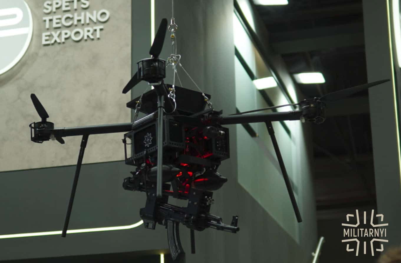 Дрон Drone Squad Fury компанії OM Defense Systems на виставці Eurosatory. Червень 2026. Фото: Мілітарний