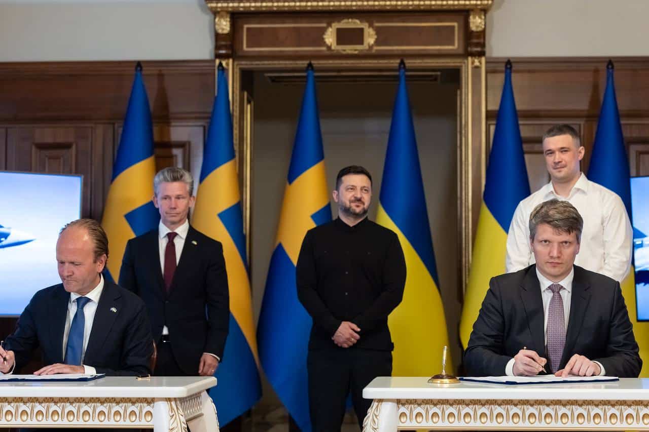 Церемонія підписання угоди на закупівлю 16 винищувачів Gripen E для України. Червень 2026. Фото: Володимир Зеленський