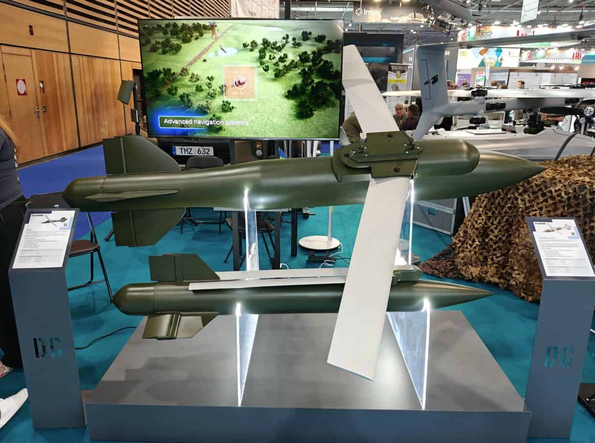 Українська керована авіабомба "Вирівнювач" на міжнародній виставці Eurosatory-2026 у Парижі. Фото: @Jeff21461