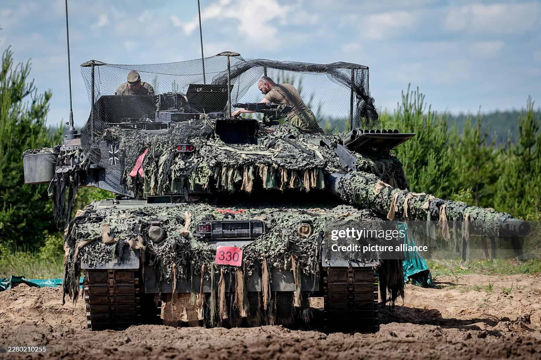 Leopard 2 of the 45th Armored Brigade of the Bundeswehr with an anti-drone screen. Photo credits: Kay Nitfeld, Getty Images
